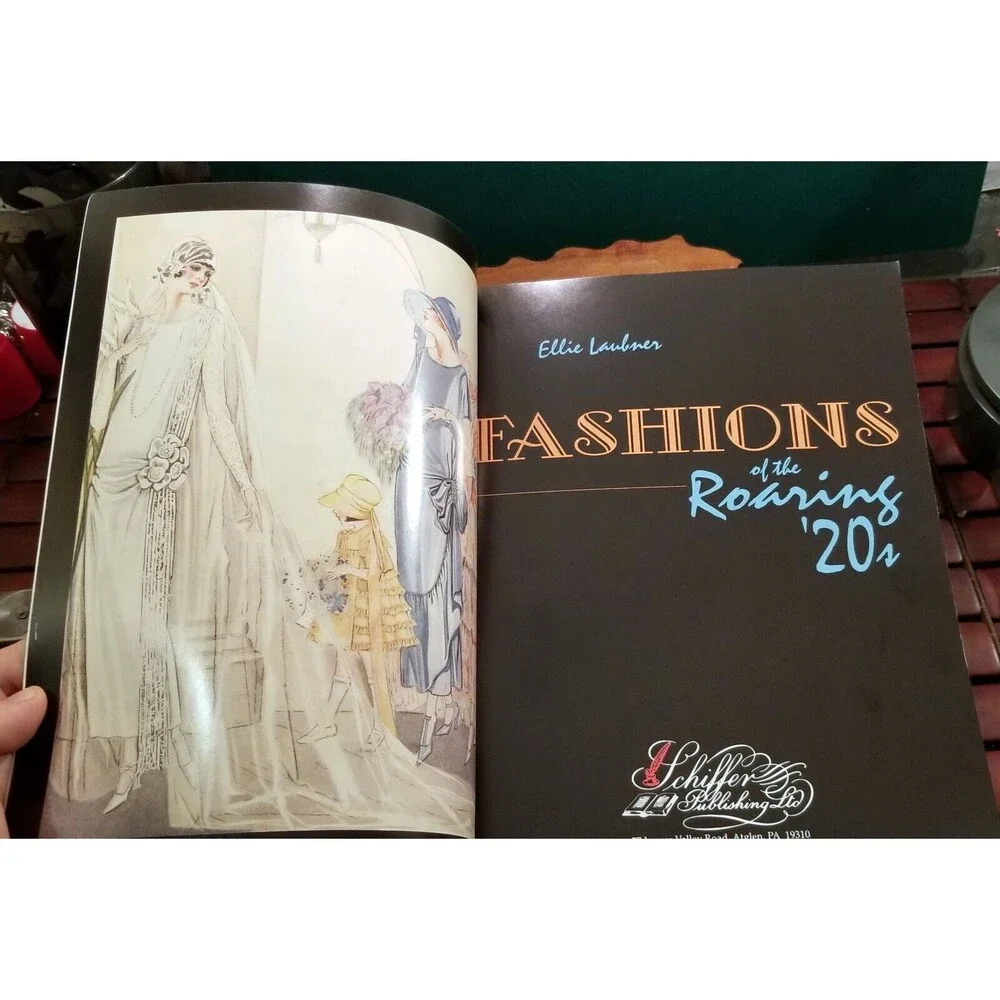 Fashions of the Roaring '20s by Ellie Laubner 1997 Paperback